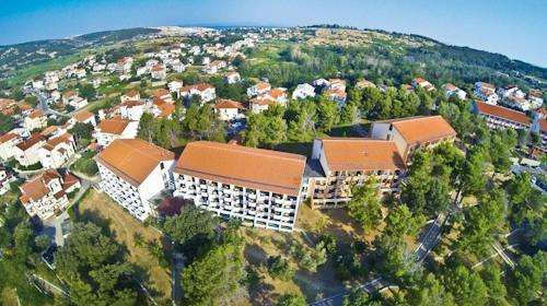 San Marino Resort - Hotel Veli Mel - Obiteljski jesenski odmor na Rabu, Lopar, Hrvatska - 114 EUR - 1x noćenje u "sobi 2+1" za 2 osobe (1 dijete do 13,99 godina besplatno), Polupansion
