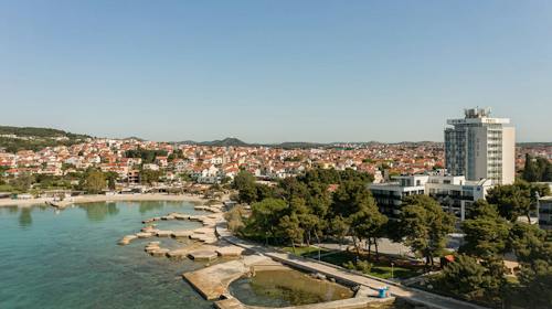 SeeSea Hotel - Jesen u Vodicama s uključenim punim pansionom, Vodice, Hrvatska - 360 EUR - 2x noćenje u Suite za 2 osobe (2 djece do 17,99 godina besplatno), Puni pansion