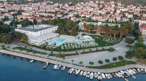 Hotel Park Punat - Obiteljski odmor na Krku, Punat, Hrvatska - 358 EUR - 2x noćenje u Superior sobi za 2 osobe (2 djece do 11,99 godina besplatno), Polupansion plus