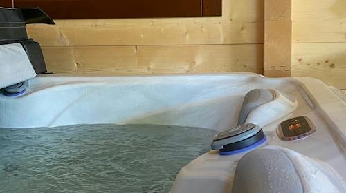 Camping Menina - Odmor u drvenoj kućici s jacuzzijem, Rečica ob Savinji, Slovenija - 175 EUR - 1x noćenje u drvenoj kućici s jacuzzijem za 2 osobe, 1x večera u restoranu za 2 osobe (glavno jelo i desert prema prijedlogu kuhinje)