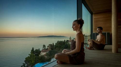 Grand Hotel Adriatic 3* - Vrhunsko wellness opuštanje u Opatiji tijekom tjedna, Opatija, Hrvatska - 309 EUR - 2x noćenje u dvokrevetnoj Standard sobi za 2 osobe, Polupansion