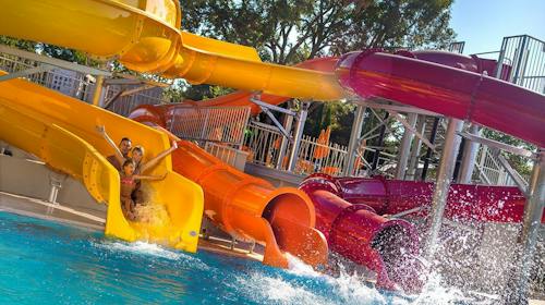 Lanterna Premium Camping Resort - Ultra last minute obiteljski odmor u Istri, Tar, Hrvatska - 112 EUR - 2x noćenje u mobilnoj kućici Premium 5+1 za do 6 osoba (5 odraslih osoba i 1 dijete do 11,99 godina), Korištenje Aquamar vodenog parka