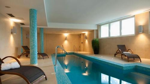 Hotel Rotondo ili Rotondo Annex - Obiteljski jesenski odmor u Trogiru, Seget Donji, Hrvatska - 399 EUR - 3x noćenje u dvokrevetnoj Standard sobi za 2 osobe (1 dijete do 12 godina besplatno), Polupansion