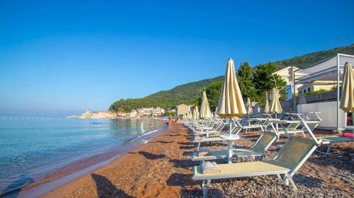 Hotel Palas Petrovac - Odmor u Petrovcu, Petrovac, Crna Gora - 341 EUR - 2x noćenje u Standard dvokrevetnoj sobi za 2 osobe, Polupansion (buffet doručak i večera)