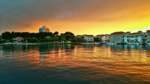 Hotel Stella Maris - Jesenski obiteljski odmor u Vodicama, Vodice, Hrvatska - 299 EUR - 2x noćenje u dvokrevetnoj Superior sobi s balkonom (morska strana) za 2 osobe (1 dijete do 11,99 godina i 1 dijete do 2,99 godina besplatno), Polupansion