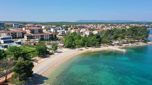 Blue Waves Resort - Obiteljska jesen na Krku - Family junior suite 2+1, Malinska, Hrvatska - 325 EUR - 2x noćenje u Family Junior Suite s pogledom na more za 2 osobe (1 dijete do 13 godina besplatno), Polupansion