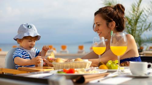 Blue Waves Resort - Obiteljska jesen na Krku - Family junior suite 2+2, Malinska, Hrvatska - 365 EUR - 2x noćenje u Family Junior Suite s pogledom na more za 2 osobe (2 djece do 13 godina besplatno), Polupansion