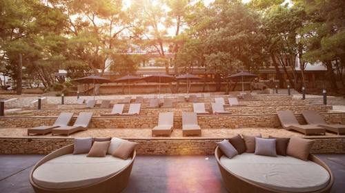 Aminess Senses Hvar Resort - All inclusive light odmor na Hvaru za 3 osobe, Vrboska, Hrvatska - 360 EUR - 3x noćenje u dvokrevetnoj Superior sobi s balkonom za 3 osobe, All inclusive light