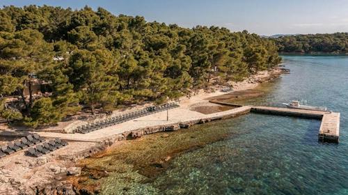 Aminess Senses Hvar Resort - All inclusive light odmor na Hvaru za 3 osobe, Vrboska, Hrvatska - 330 EUR - 5x noćenje u dvokrevetnoj Superior sobi s balkonom za 3 osobe, All inclusive light
