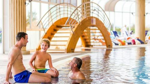 Grand Hotel Primus - Obiteljska jesen u najstarijem slovenskom gradu tijekom tjedna, Ptuj, Slovenija - 350 EUR - 2x noćenje u dvokrevetnoj sobi s pomoćnim ležajem za 2 osobe (1 dijete do 11,99 godina i 1 dijete do 5,99 godina besplatno), Polupansion s lokalnim delicijama