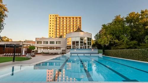 Hotel Baratsag - Proljetni termalni odmor, Hajdúszoboszló, Mađarska - 288 EUR - 2x noćenje u dvokrevetnoj Standard sobi za 2 osobe, Polupansion (buffet doručak i večera)