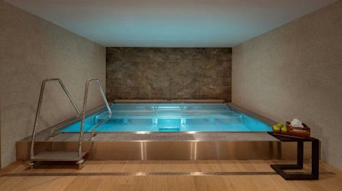 Hilton Rijeka Costabella Beach Resort & Spa - Wellness odmor tijekom tjedna, Rijeka, Hrvatska - 298 EUR - 2x noćenje u dvokrevetnoj King Guestroom sobi s balkonom i pogledom na more za 2 osobe, Bogati buffet doručak u hotelskom restoranu The Kitchen
