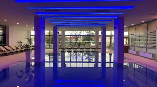 Hotel Katarina - Jesensko wellness opuštanje uz zabavu, Selce, Hrvatska - 274 EUR - 2x noćenje u dvokrevetnoj sobi za 2 osobe (1 dijete do 11,99 godina besplatno), Polupansion i piće uz večeru