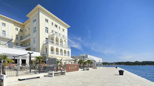 BO Hotel Palazzo - Gourmet ponuda, Poreč, Hrvatska - 199 EUR - 1x noćenje u dvokrevetnoj Superior sobi s pogledom na more za 2 osobe, Polupansion (doručak i gurmanska večera u četiri slijeda (hladno predjelo, toplo predjelo, glavno jelo i desert) uz vinsku pratnju za svaki slijed)