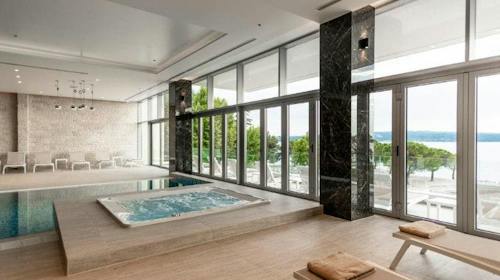 Hotel Miramare - Luksuzni wellness odmor udvoje, Crikvenica, Hrvatska - 598 EUR - 5x noćenje u dvokrevetnoj Superior sobi za 2 osobe, Polupansion
