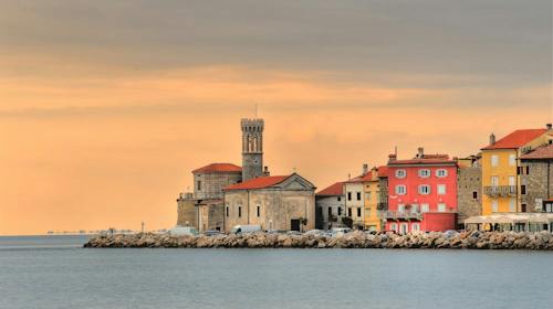 Boutique Hotel PiranArt - Jesenski odmor tijekom tjedna u butičnom hotelu u Piranu, Piran, Slovenija - 150 EUR - 2x noćenje u renoviranoj sunčanoj sobi s baldahinom za 2 osobe, Polupansion