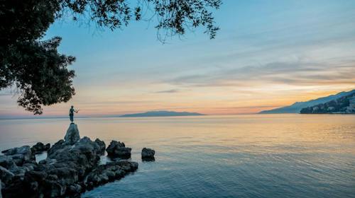 Keight Hotel Opatija, Curio Collection by Hilton - Opuštanje tijekom tjedna, Opatija, Hrvatska - 282 EUR - 2x noćenje u dvokrevetnoj Keight Guestroom sobi za 2 osobe, Bogati buffet doručak u Pierrot Restoranu