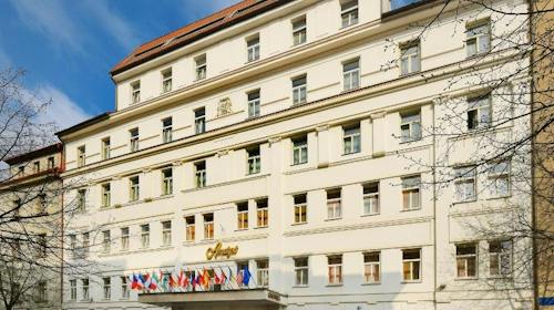 Hotel Ametyst - Obiteljski odmor u srcu Praga, Prag, Češka - 280 EUR - 2x noćenje u Deluxe trokrevetnoj sobi za 2 osobe (1 dijete do 11,99 godina besplatno), Buffet doručak