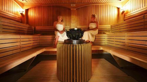 Hotel Radin - Romantična jesen i zima u Radencima tijekom vikenda, Radenci, Slovenija - 265 EUR - 2x noćenje u sobi s francuskim ležajem za 2 osobe, Polupansion