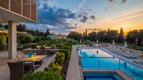 Aminess Vival Velaris Resort - Odmor na Braču - Posebna akcijska cijena, Supetar, Hrvatska - 228 EUR - 2x noćenje u dvokrevetnoj Superior sobi s balkonom (pogled park) za 3 osobe (1 dijete starije od 9,99 godina ili odrasla osoba), Polupansion
