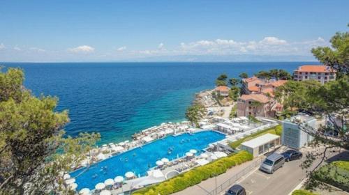 Vitality Hotel Punta - Obiteljski odmor na Lošinju, Veli Lošinj, Hrvatska - 328 EUR - 2x noćenje u dvokrevetnoj Standard sobi s pomoćnim ležajem park strana za 2 osobe (1 dijete do 11,99 godina i 1 dijete do 4,99 godina besplatno), Polupansion