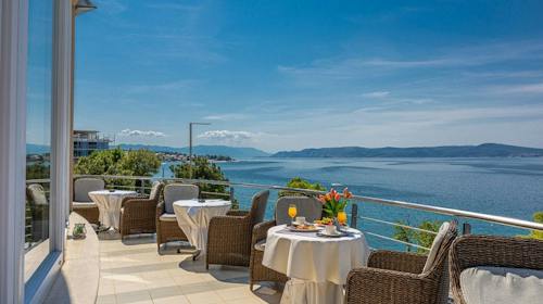 Hotel Marina - Jesenski odmor tik uz more, Selce, Hrvatska - 252 EUR - 2x noćenje u dvokrevetnoj sobi (park strana) za 2 osobe (1 dijete do 6,99 godina i 1 dijete do 2,99 godina besplatno), Polupansion