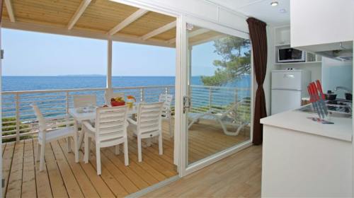 Kamp Čikat - Listopad na Malom Lošinju, Mali Lošinj, Hrvatska - 299 EUR - 4x noćenje u mobilnoj kućici tip C za do 6 osoba (5 odraslih osoba i 1 dijete do 9,99 godina), Korištenje posteljine i ručnika