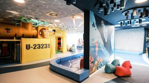 Falkensteiner Family Hotel Diadora - Last minute zabavni odmor za obitelji - Falky room 2+2, Petrčane, Hrvatska - 558 EUR - 2x noćenje u Family Superior sobi s balkonom za 2 osobe (2 djece do 11,99 godina besplatno), Polupansion