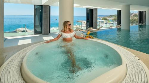 Hotel Amphora - Vrhunsko obiteljsko wellness opuštanje u Splitu, Split, Dalmacija, Hrvatska - 260 EUR - 2x noćenje u dvokrevetnoj Superior sobi s balkonom za 2 osobe (1 dijete do 7,99 godina besplatno), Buffet doručak