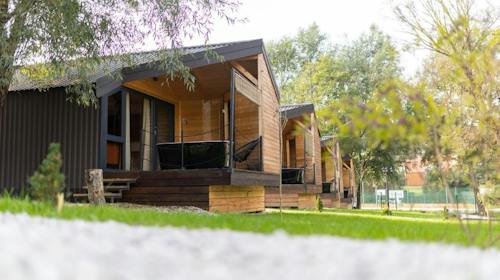Glamping Resort Halicanum - Toplice Sveti Martin - Obiteljski odmor tijekom tjedna, Sveti Martin na Muri, Hrvatska - 139 EUR - 2x noćenje u luksuznoj kućici s privatnom saunom i kadom na terasi za 2 osobe (2 djece do 6,99 godina besplatno), Polupansion
