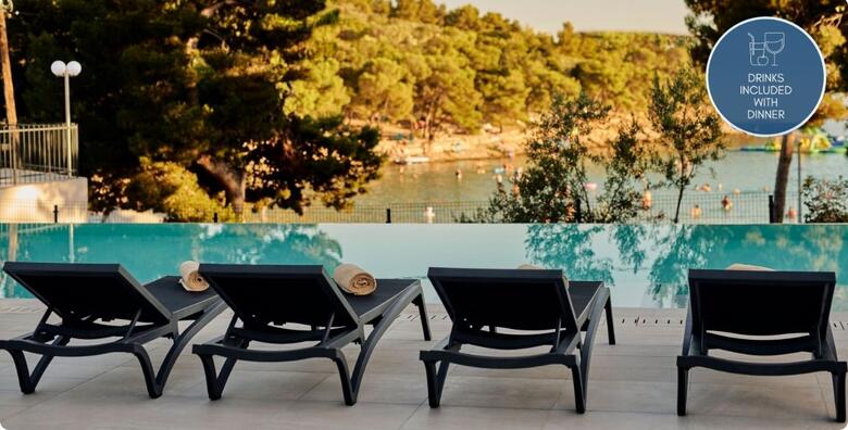 Colentum Resort Murter 3* - 2 noćenja s polupansionom za 2 osobe + gratis paket za 1 dijete do 5,99 godina uz korištenje vanjskog bazena